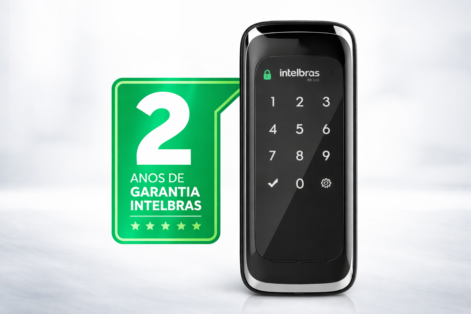 Fechadura Digital Intelbras FR 101 instalada em porta moderna